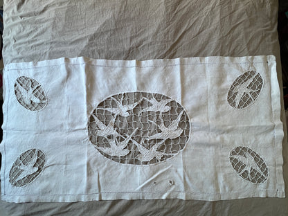 カットワーク刺繍クロス(鳥)