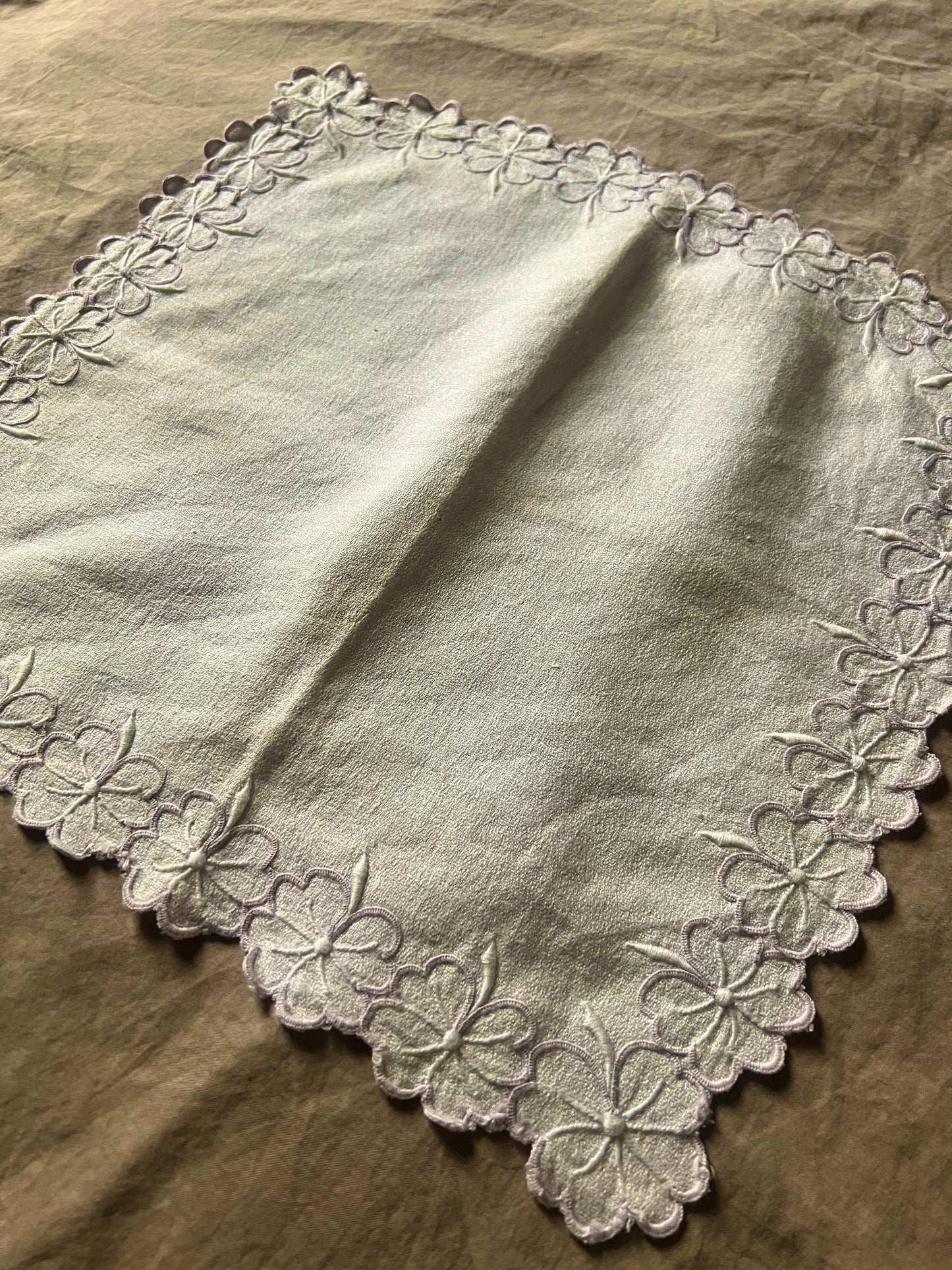 クローバーの刺繍クロス