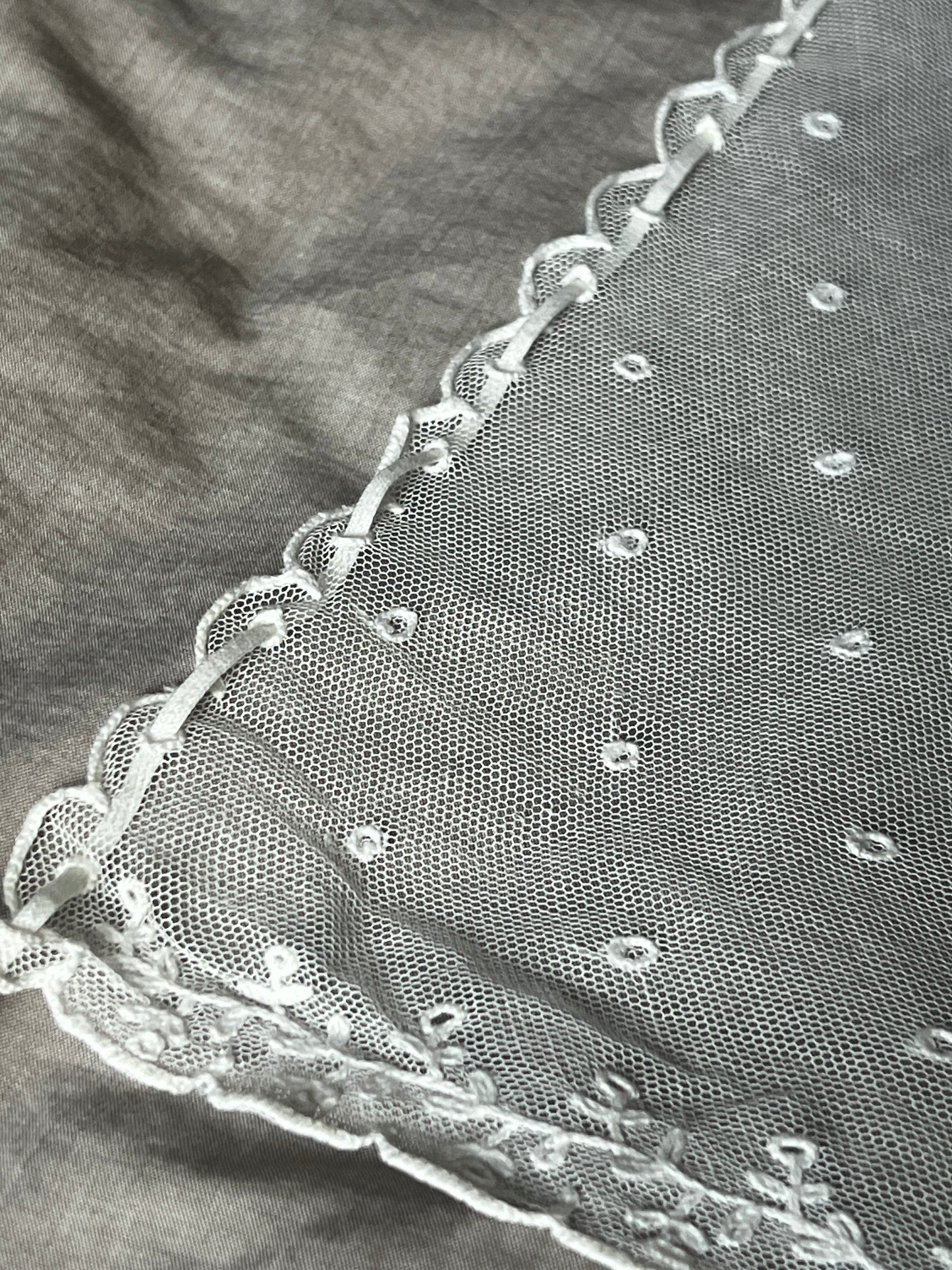 チュール刺繍レースカーテン