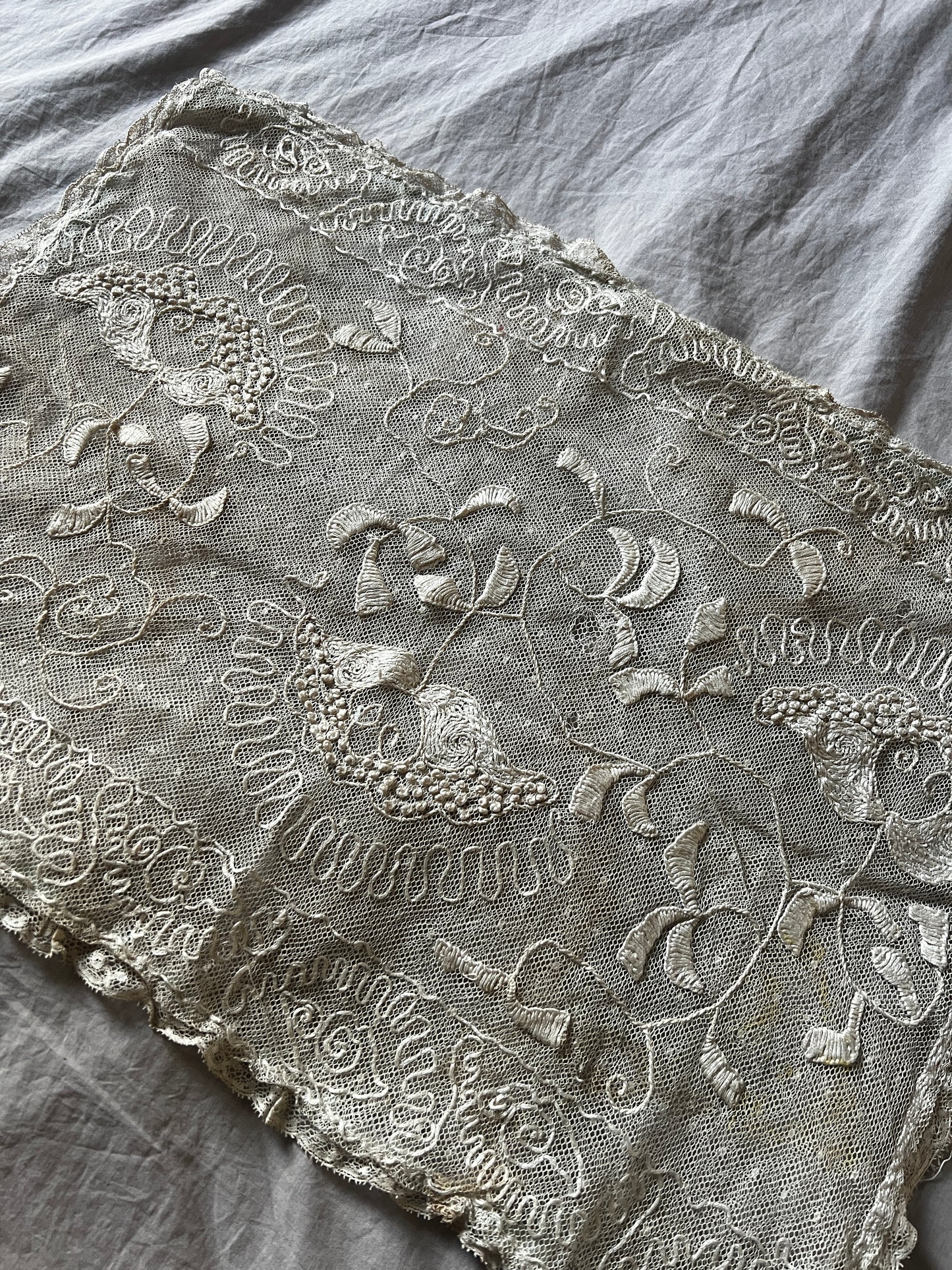 チュールレースクッションケース