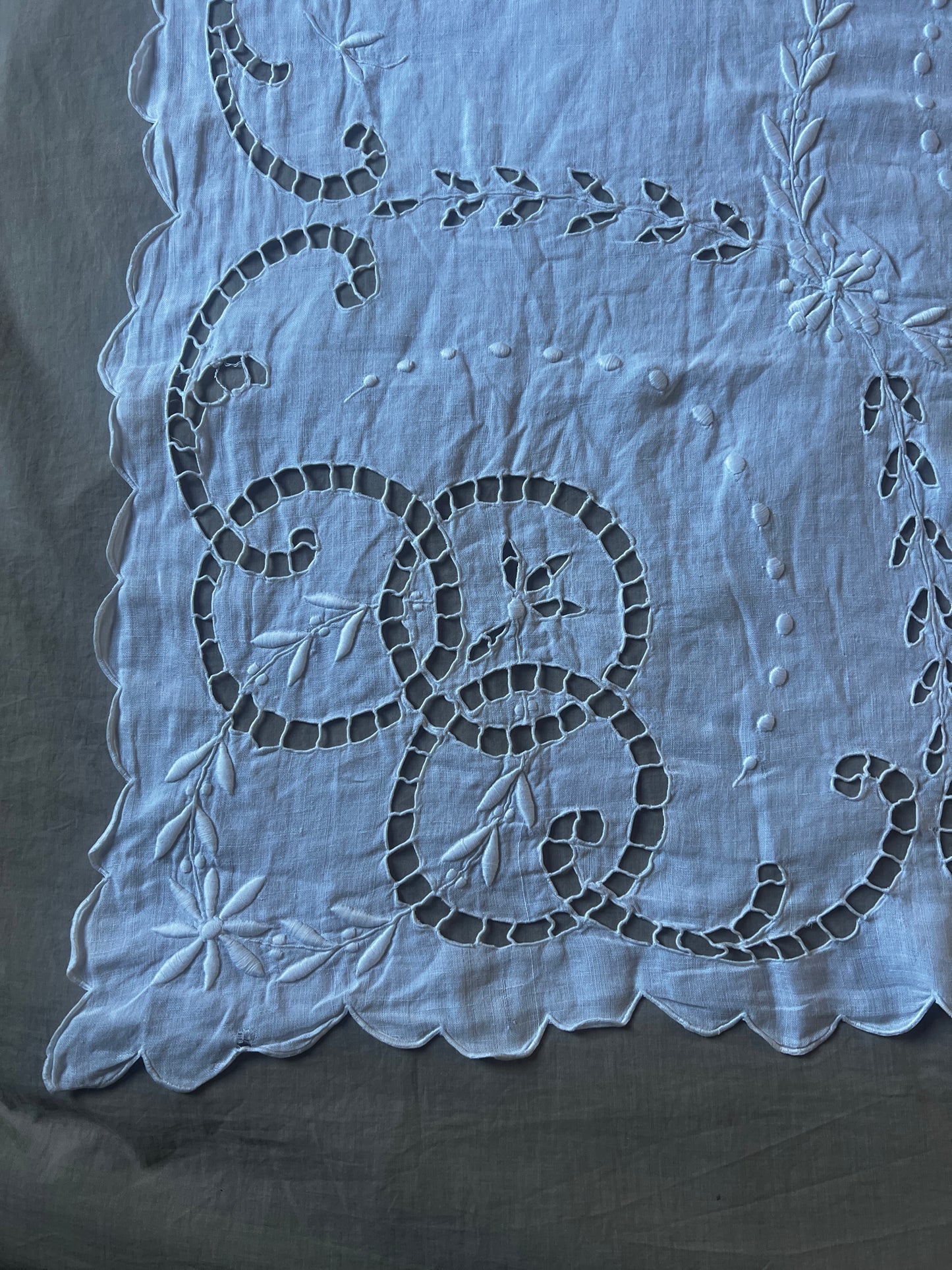 カットワークク刺繍大判クロス