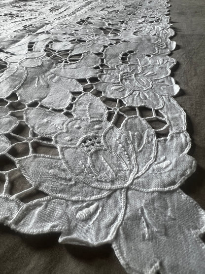 カットワーク刺繍クロス