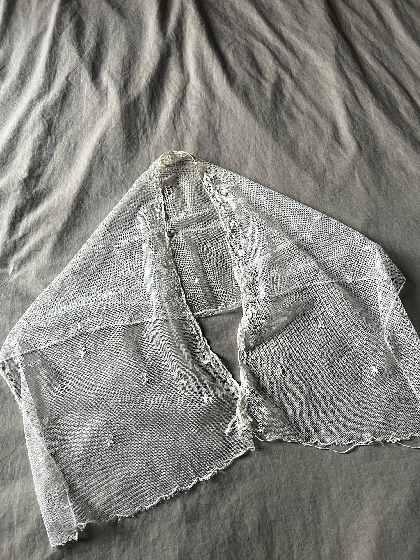 チュール刺繍レースミニヴェール