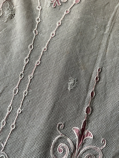 コルネリー刺繍のチュールカーテンペアセット