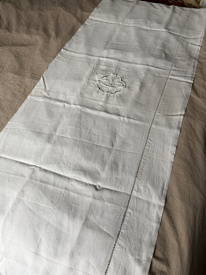 モノグラム刺繍ベッドリネン端布