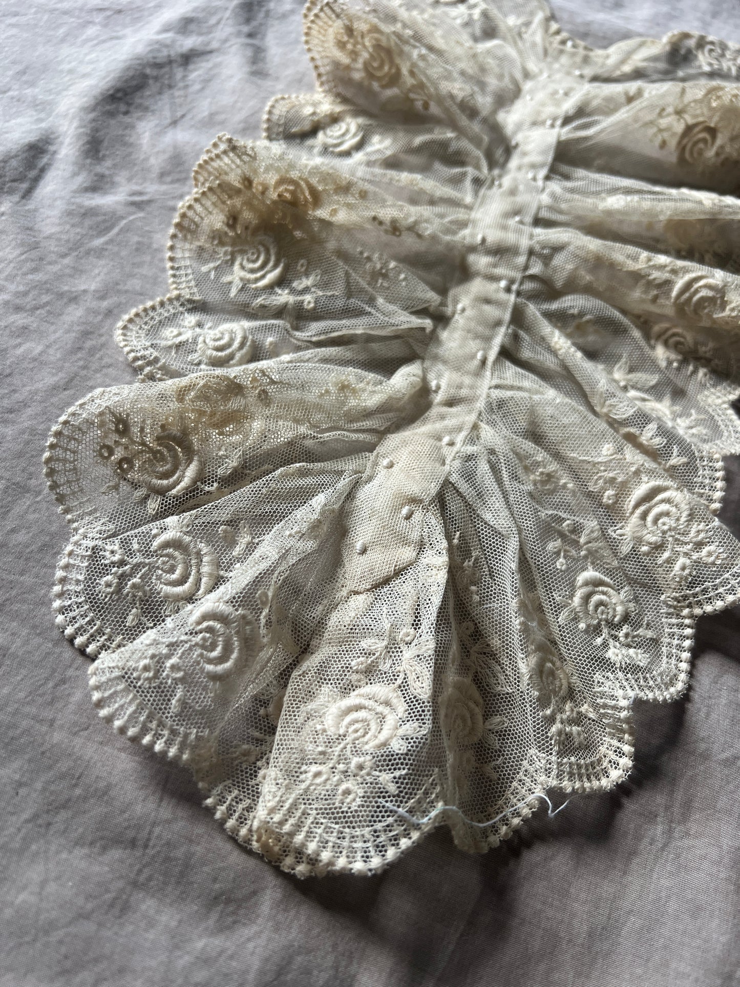 チュール刺繍レース胸元飾り