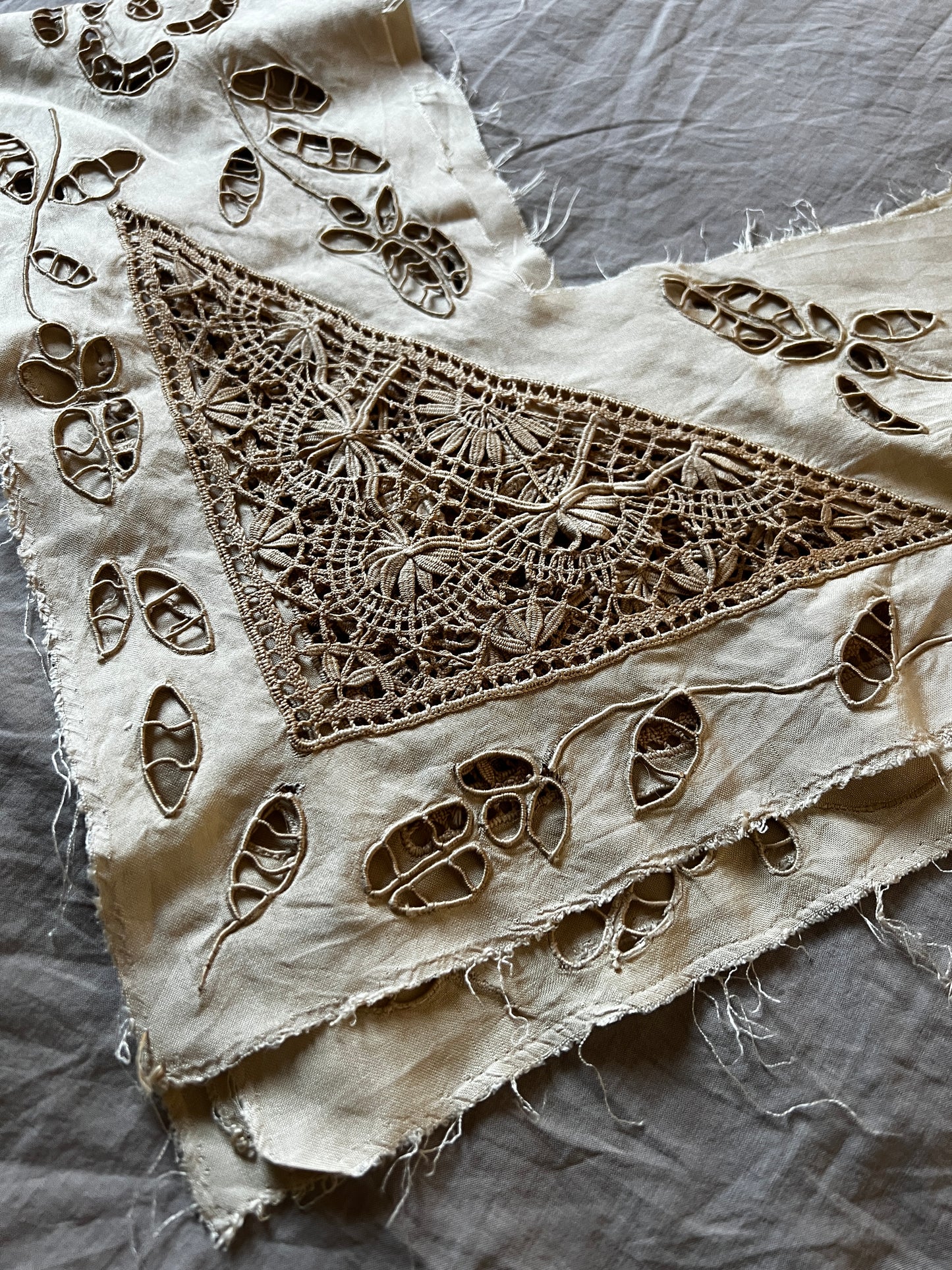 刺繍レース端布