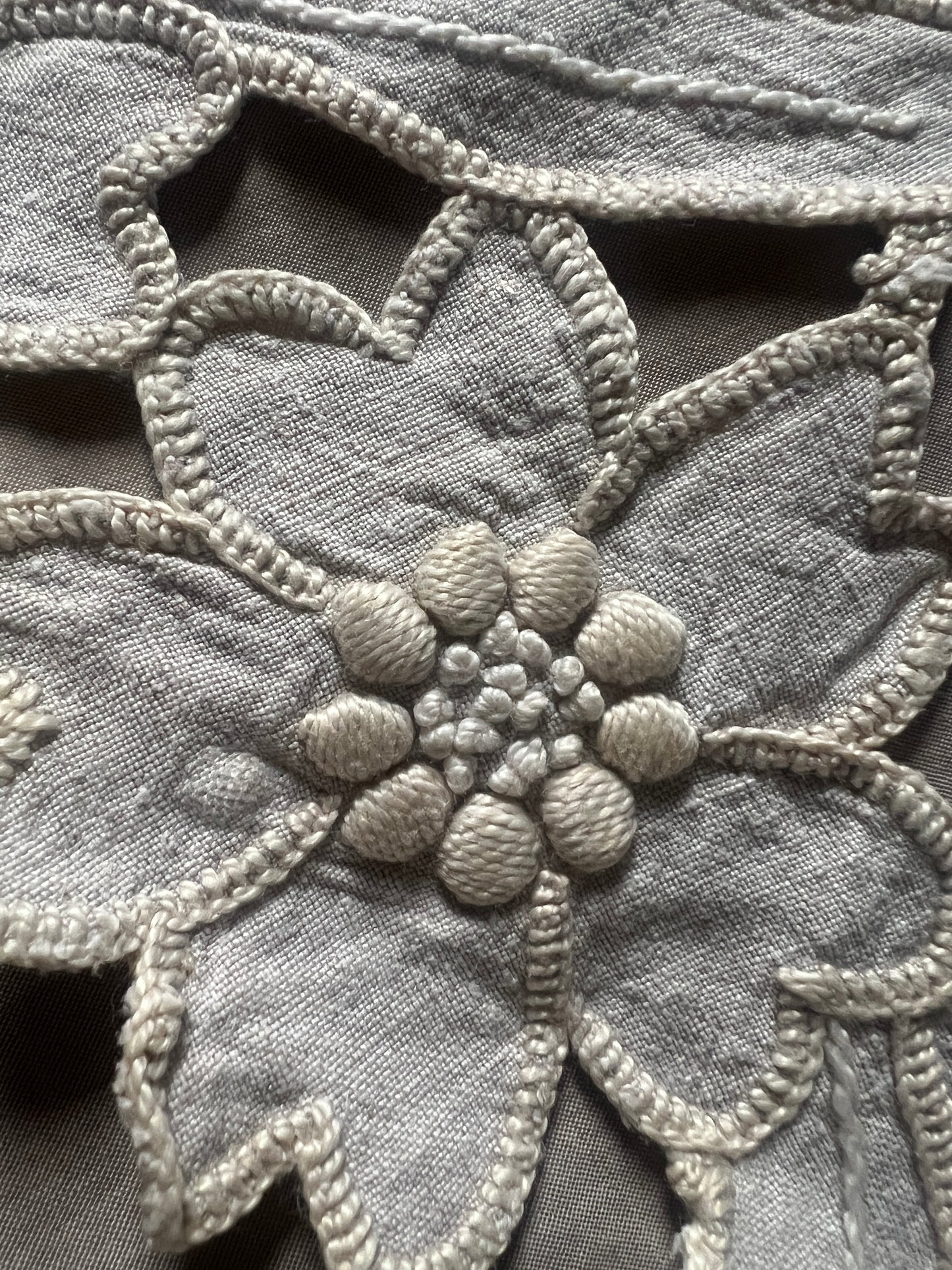 カットワークテーブルセンター