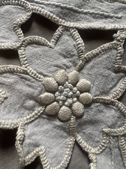 カットワークテーブルセンター