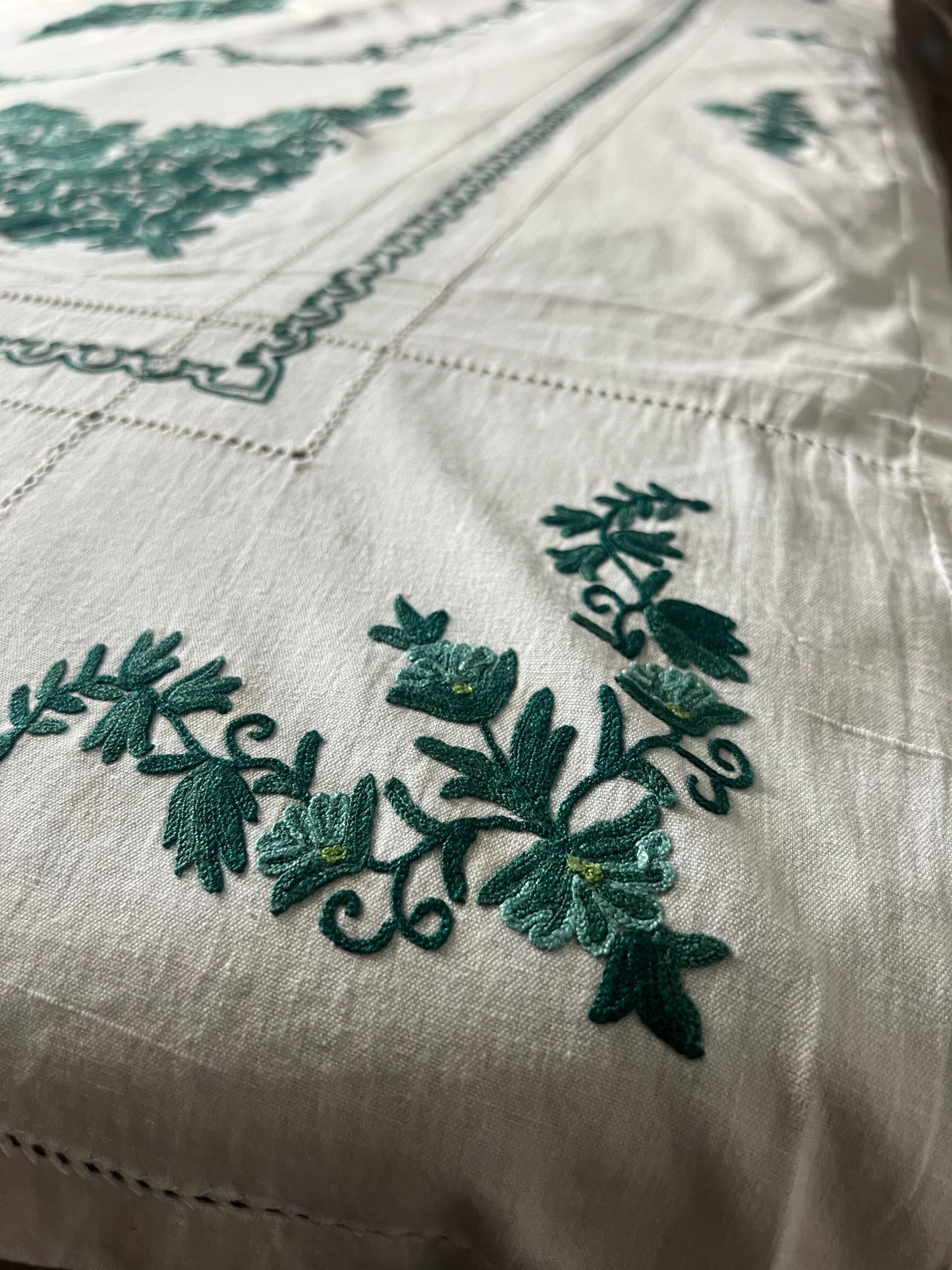 ★コルネリー刺繍の大判クロス