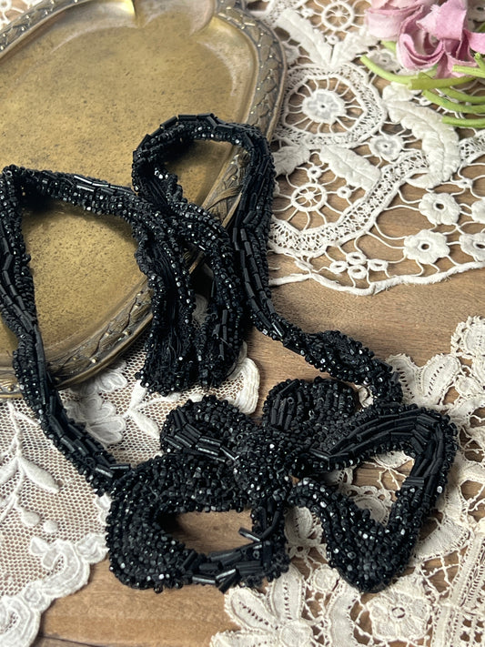 ビーズ刺繍の飾り