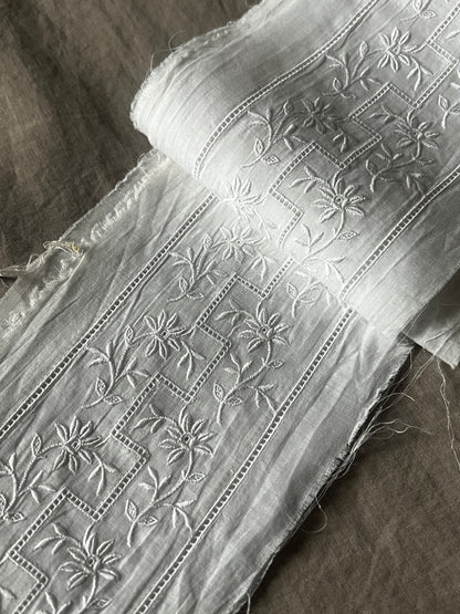 ★白刺繍トリム