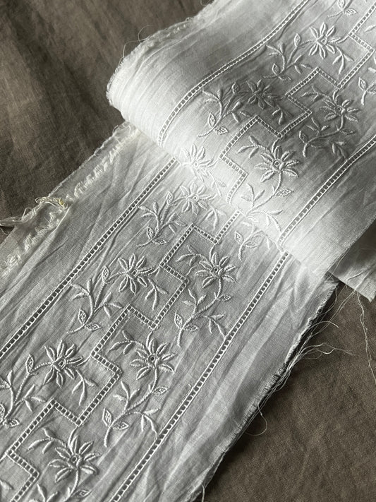 ★白刺繍トリム