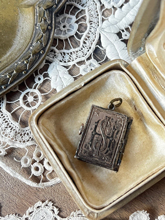 ★メタル製ミニブックチャーム