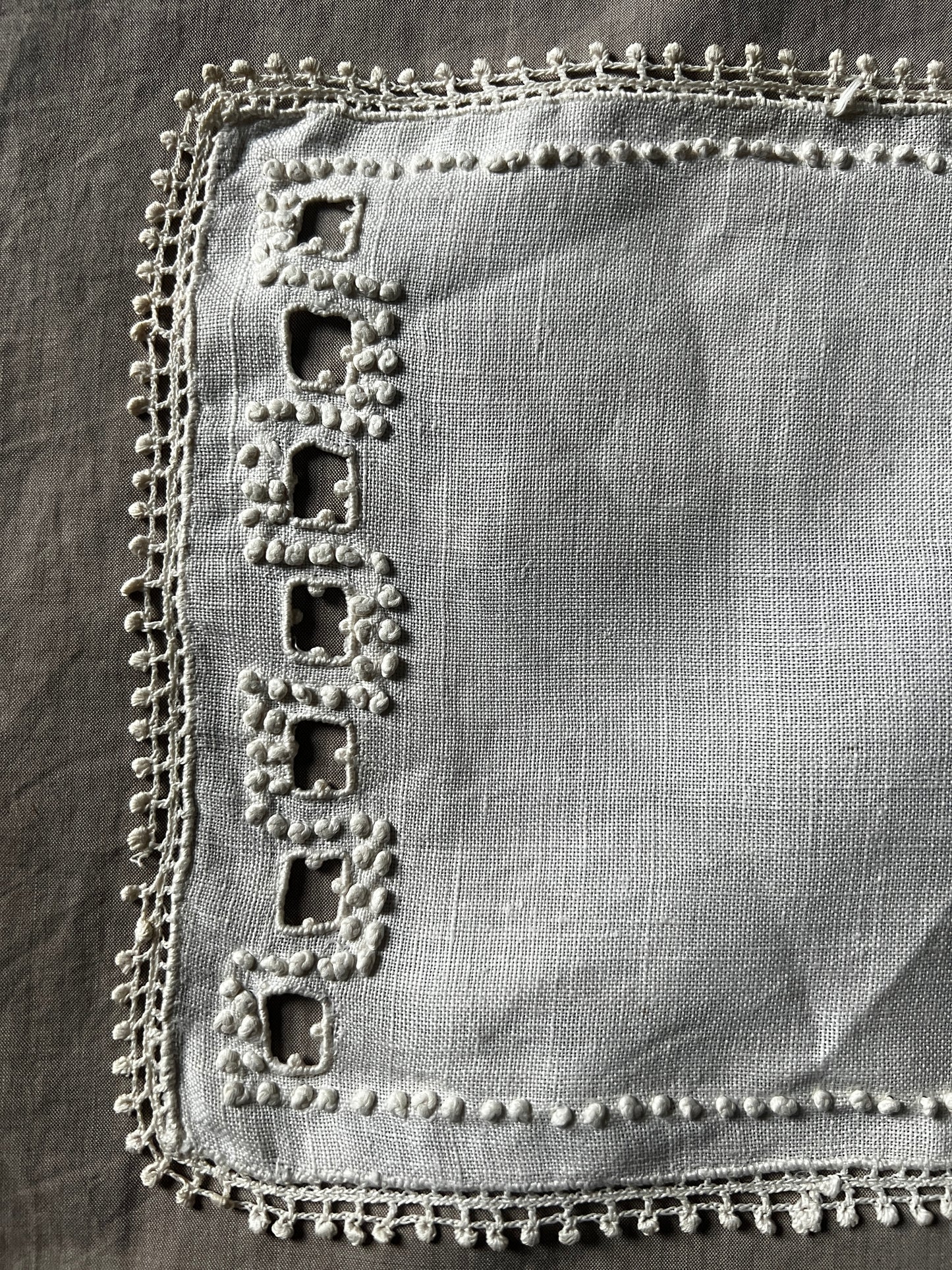 ★刺繍のミニクロス