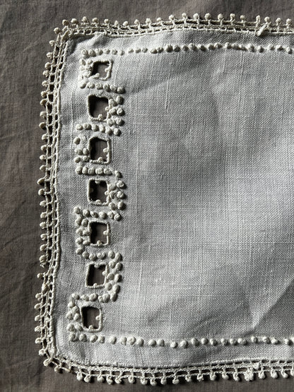 ★刺繍のミニクロス