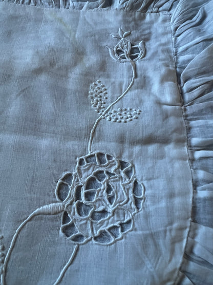 ★フリルのクッションカバー