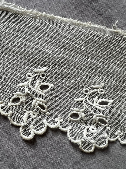 チュール刺繍レース