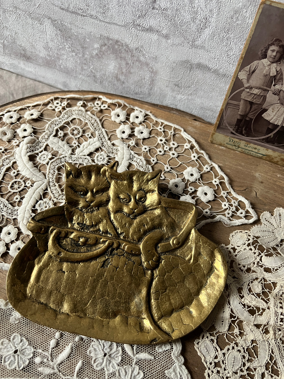 ☆真鍮製猫ちゃんトレイ – France Antique 銀色アンティーク