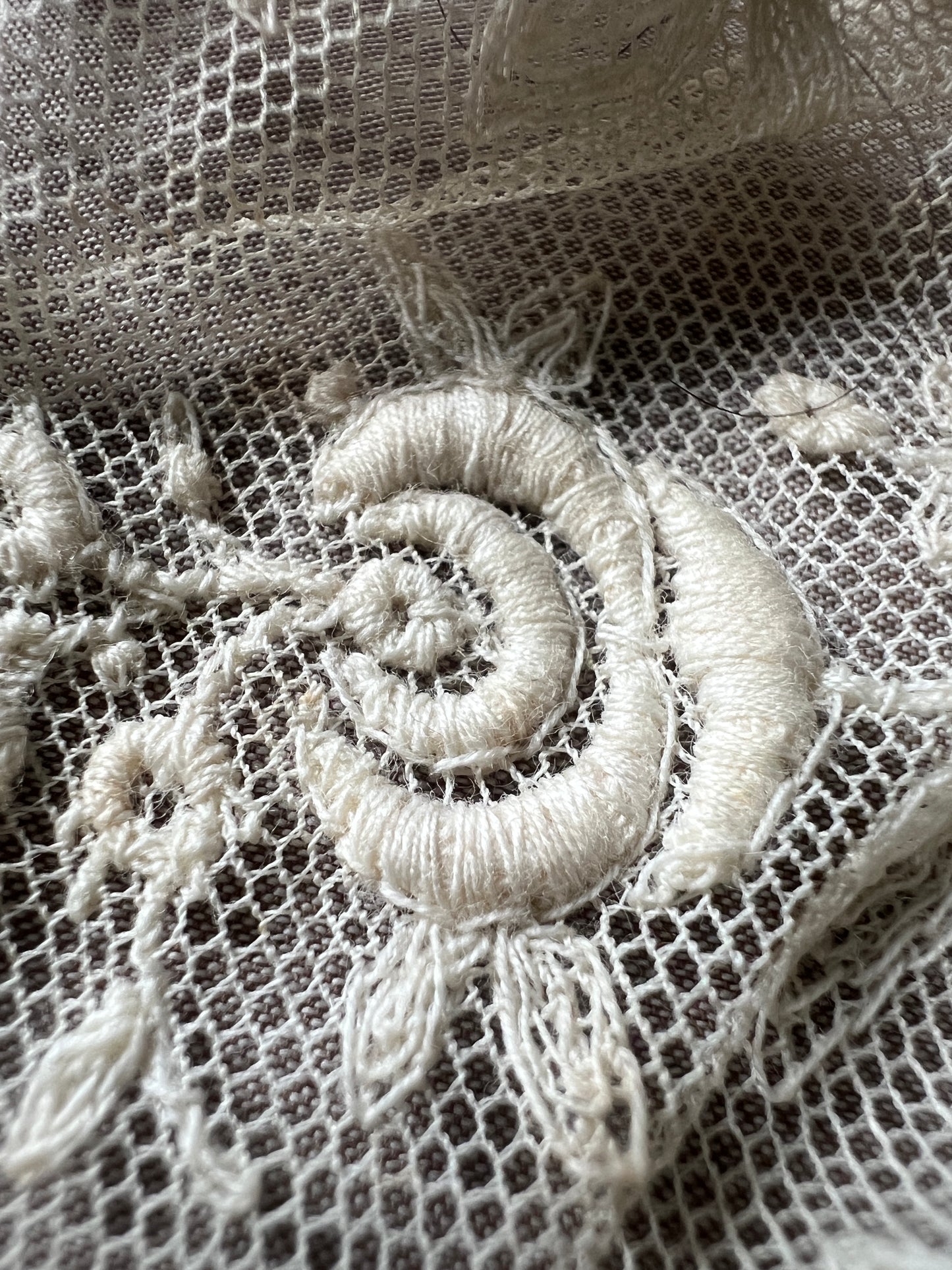 チュール刺繍レース胸元飾り
