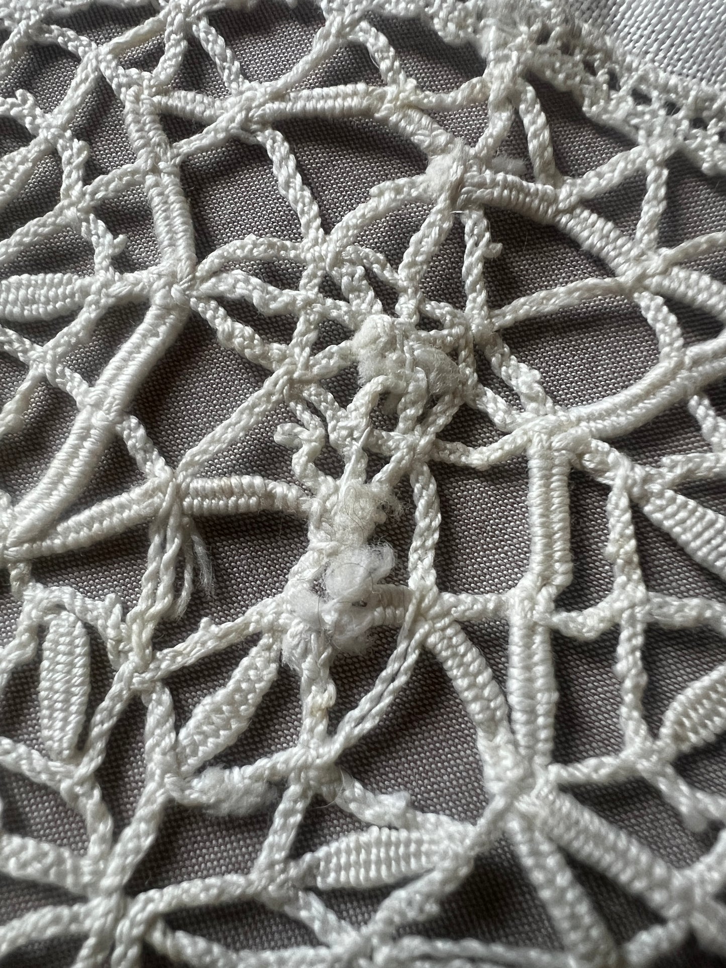 レースと刺繍のミニカーテン