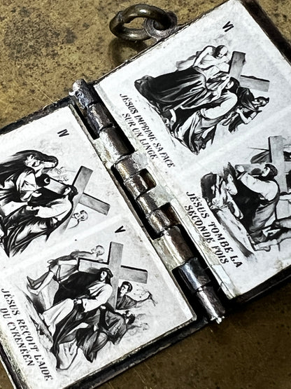 ★メタル製ミニブックチャーム