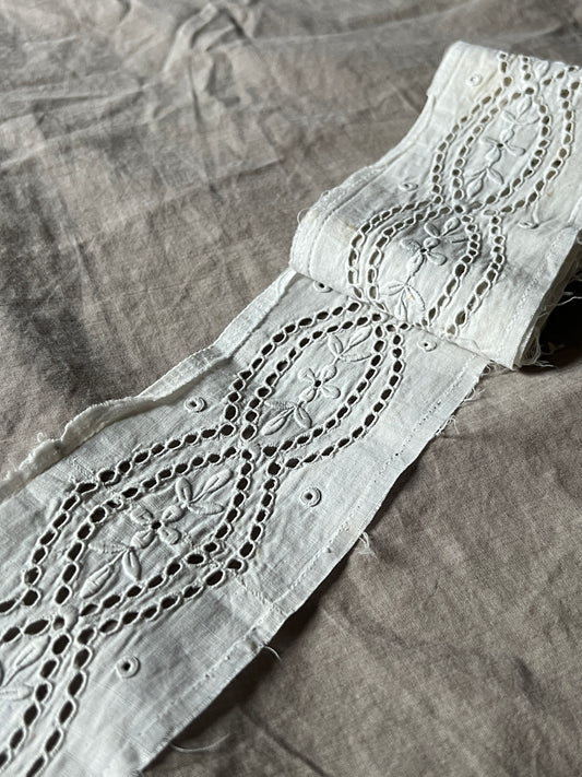 白刺繍トリム