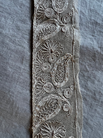 チュール刺繍レース