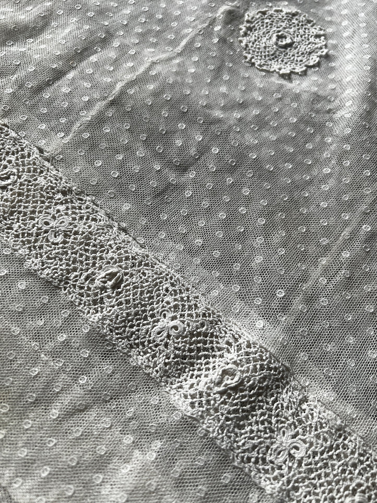 チュールとクロシェのドレスパーツ