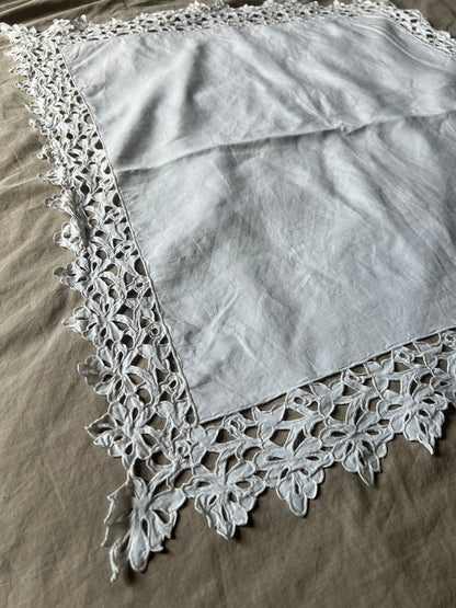 カットワーク刺繍クロス