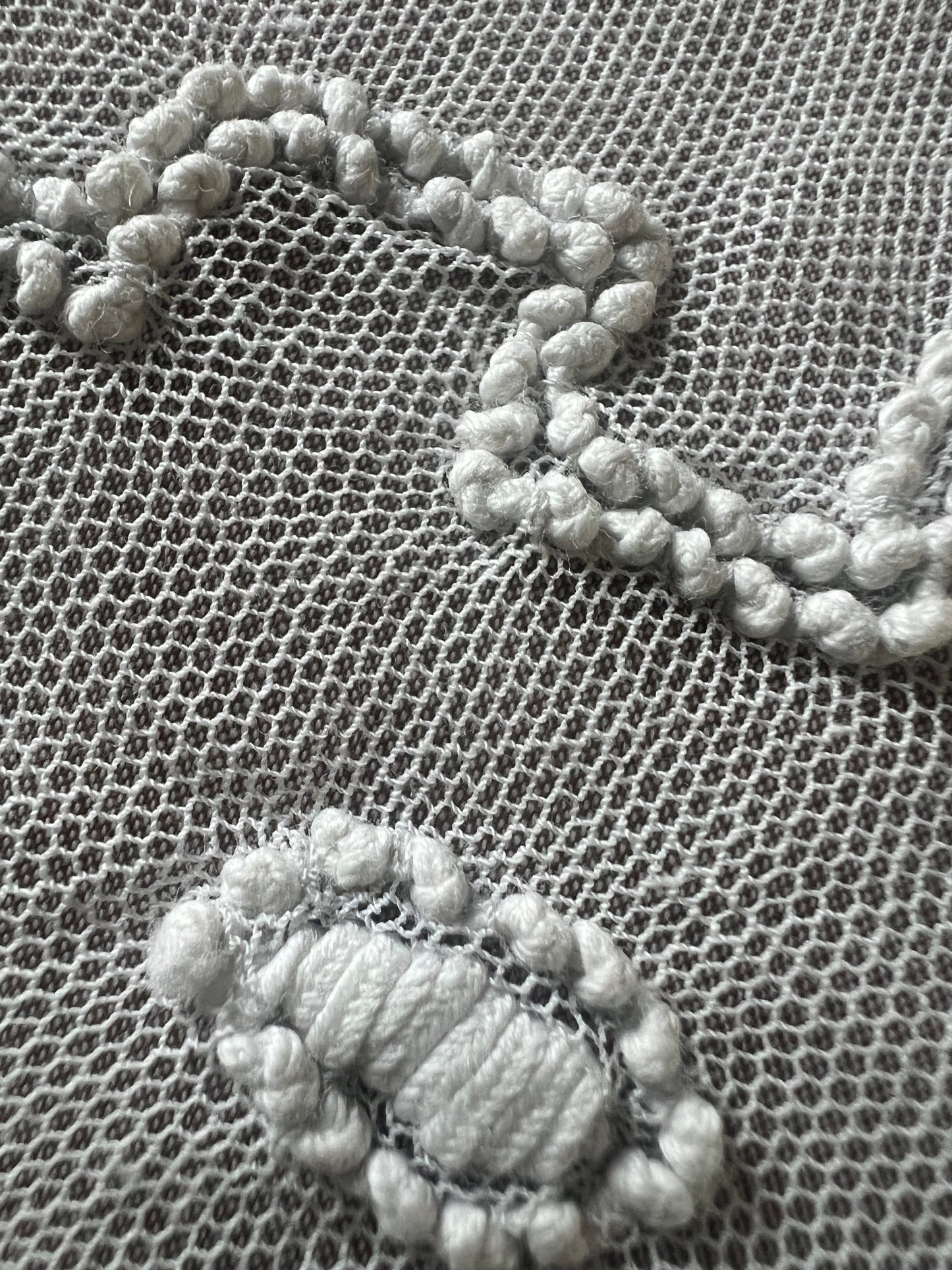 チュール刺繍レース