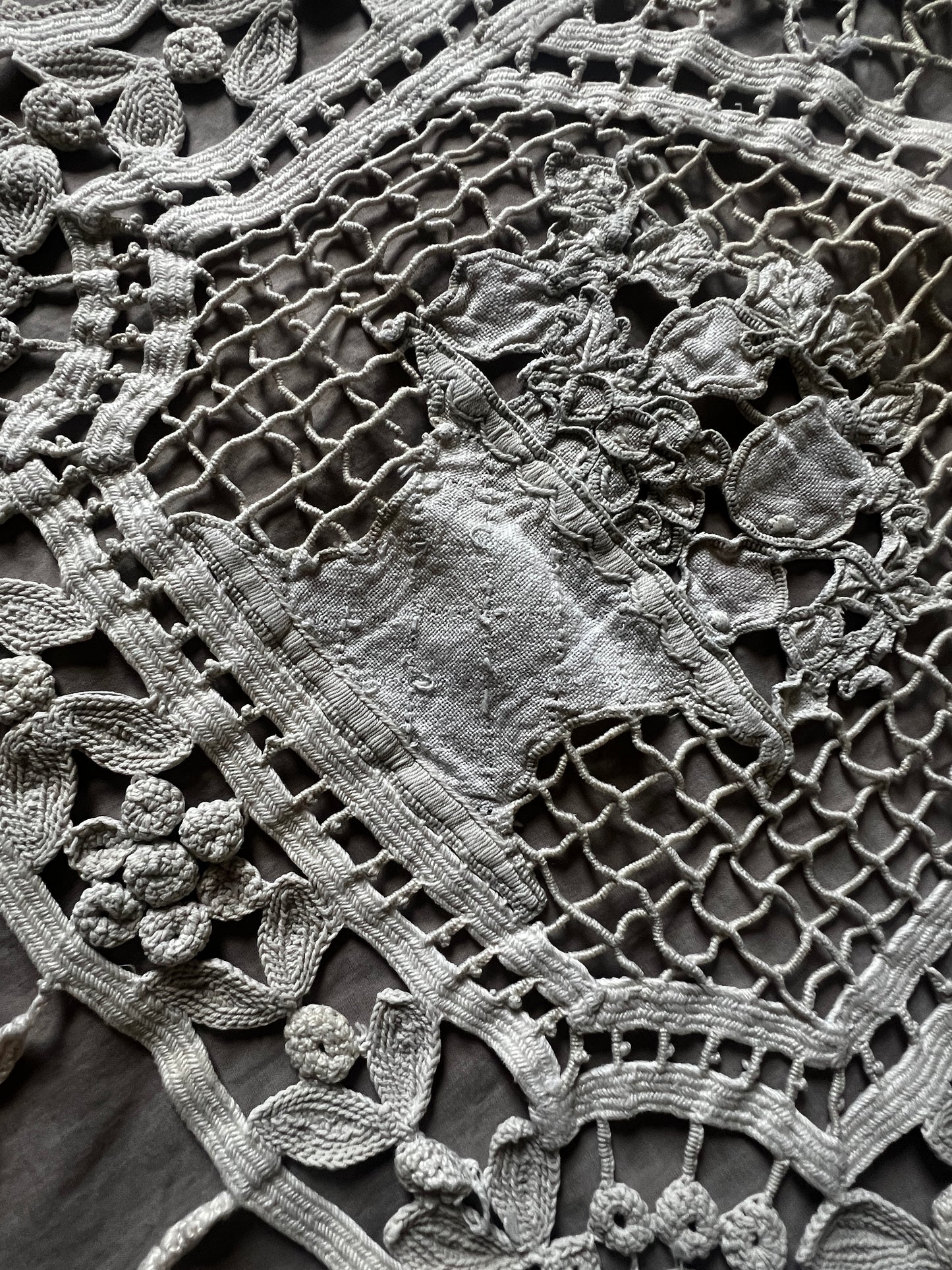 レースと刺繍の飾り布