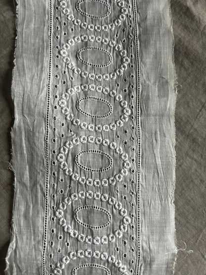 ★白刺繍トリム