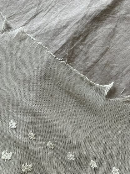 チュール刺繍レース端布