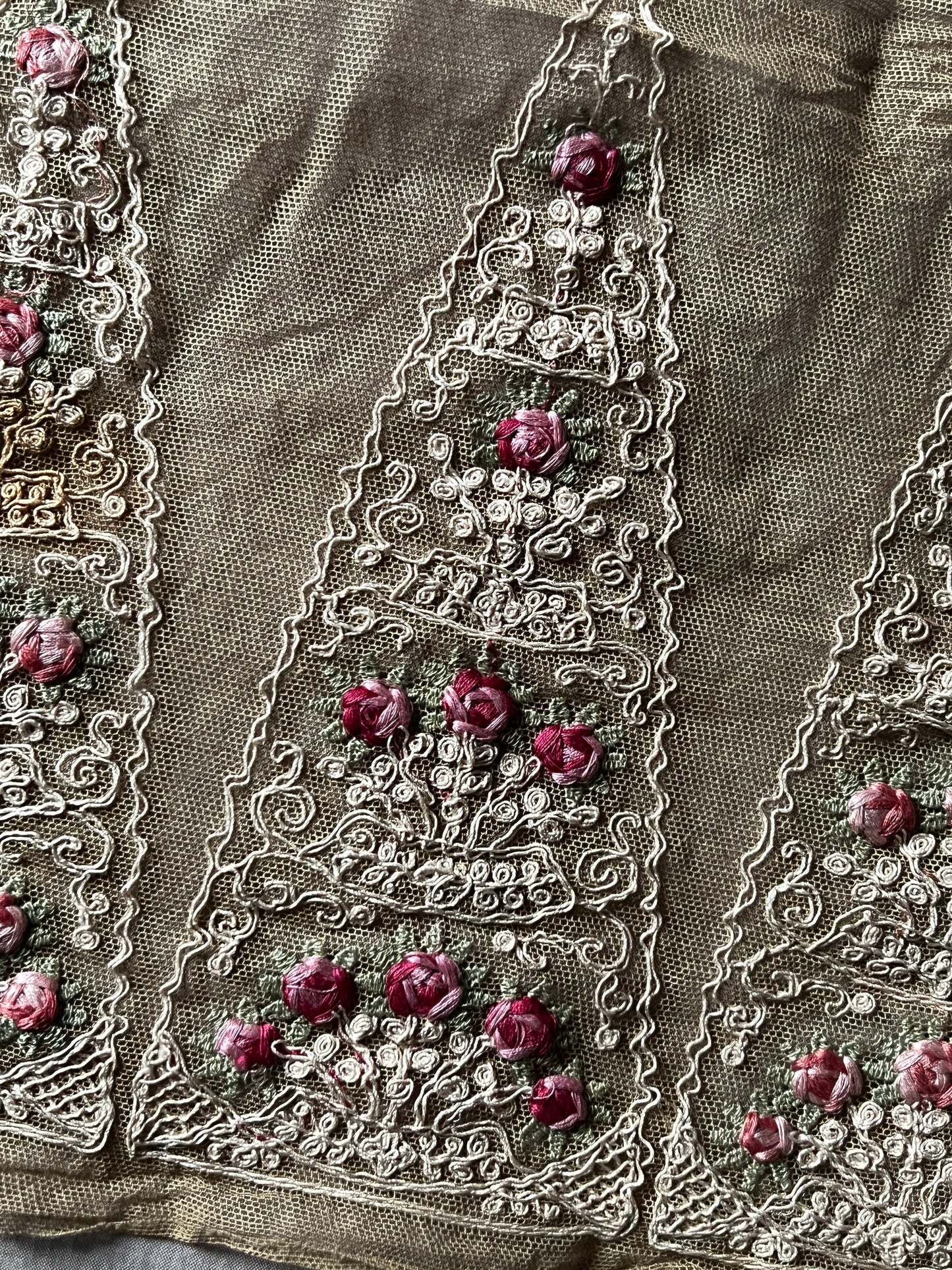 チュール刺繍レース