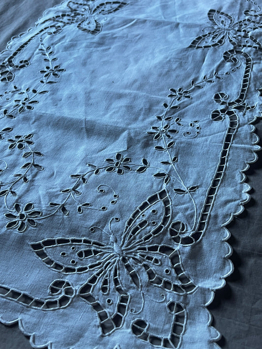 カットワーク刺繍クロス