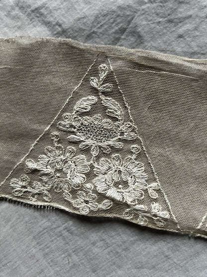 チュール刺繍レース