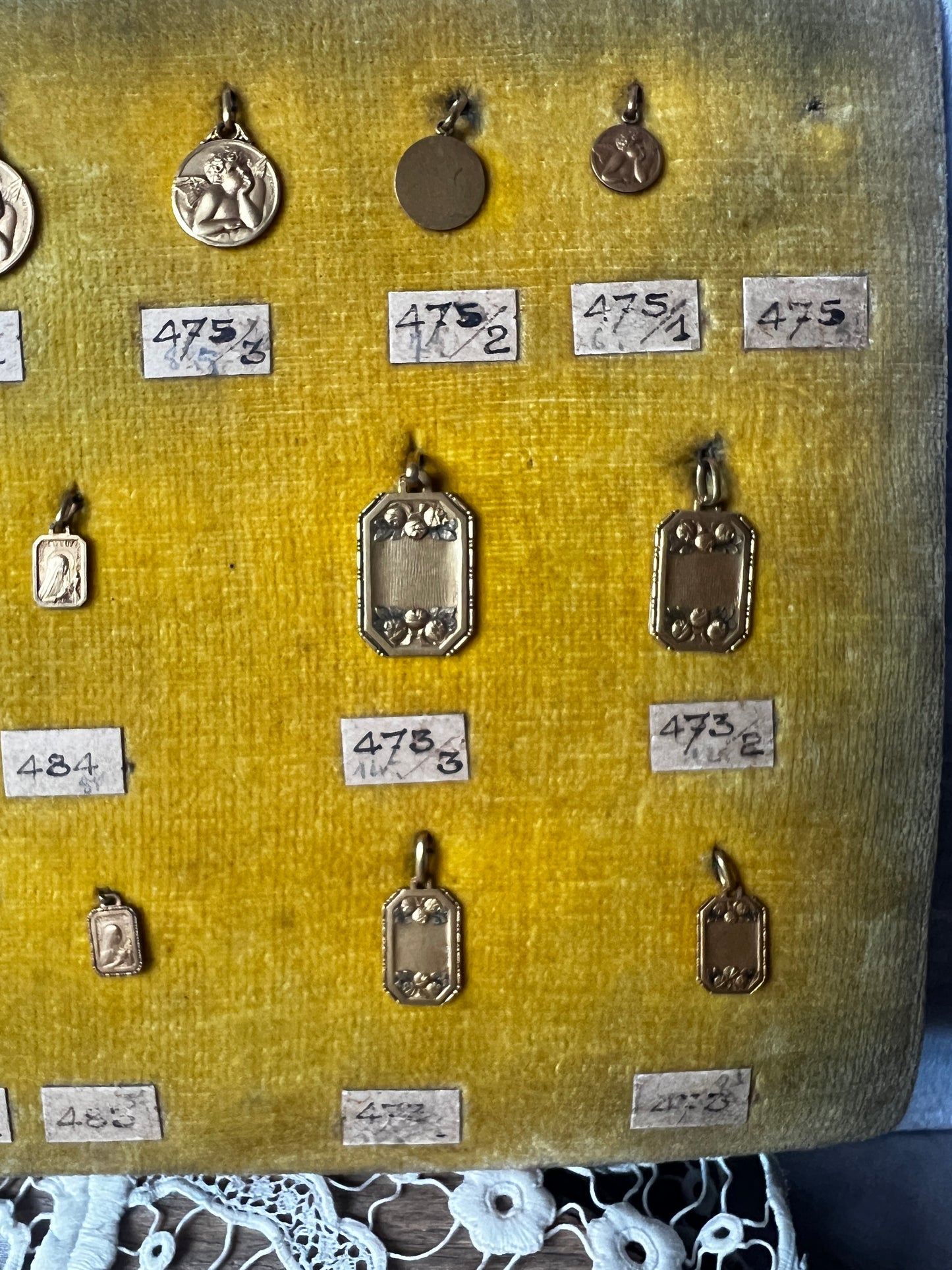 アンティークメダイ見本ボード