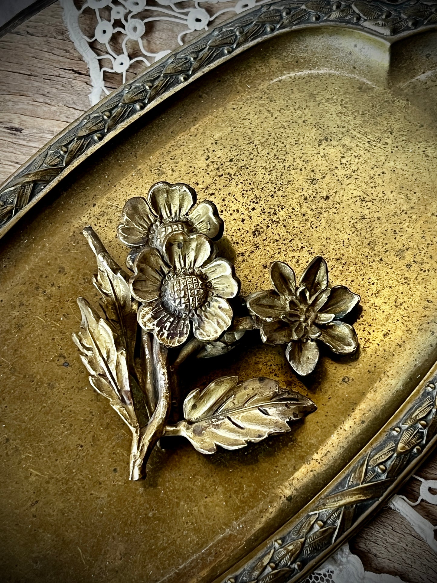 ★真鍮製花の飾り