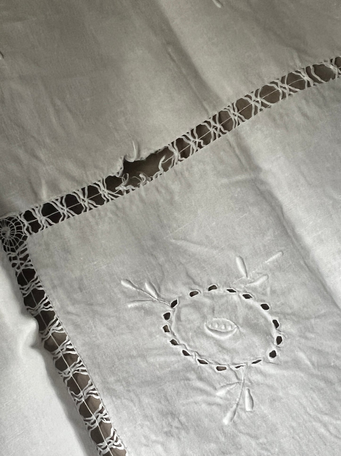 白刺繍大判クロス(ダメージ)