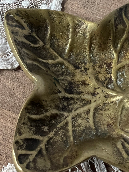 ★真鍮製トレイ（葉っぱ）