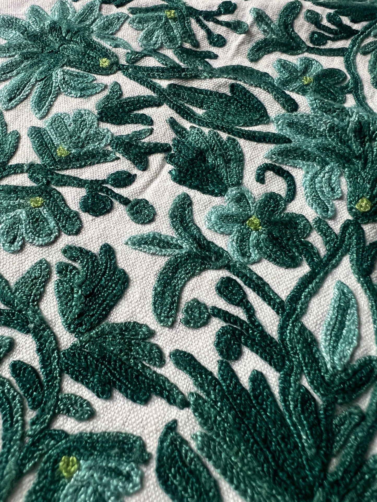 ★コルネリー刺繍の大判クロス