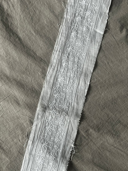 ★白刺繍トリム