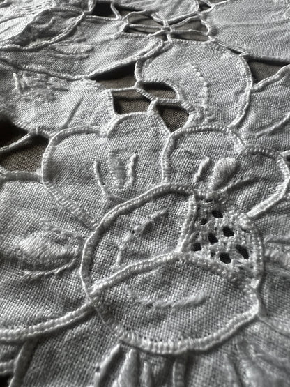 カットワーク刺繍クロス