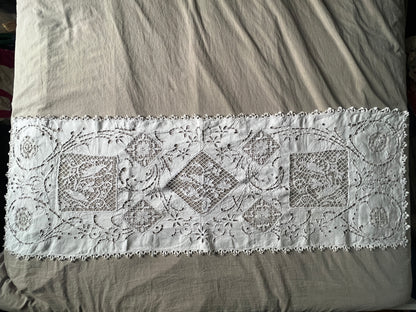 刺繍とレースの飾り布(鳥)