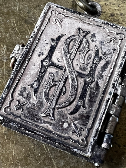 ★メタル製ミニブックチャーム