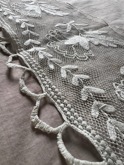 チュール刺繍レース