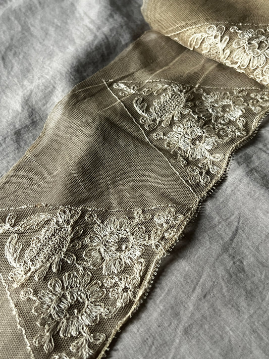 チュール刺繍レース