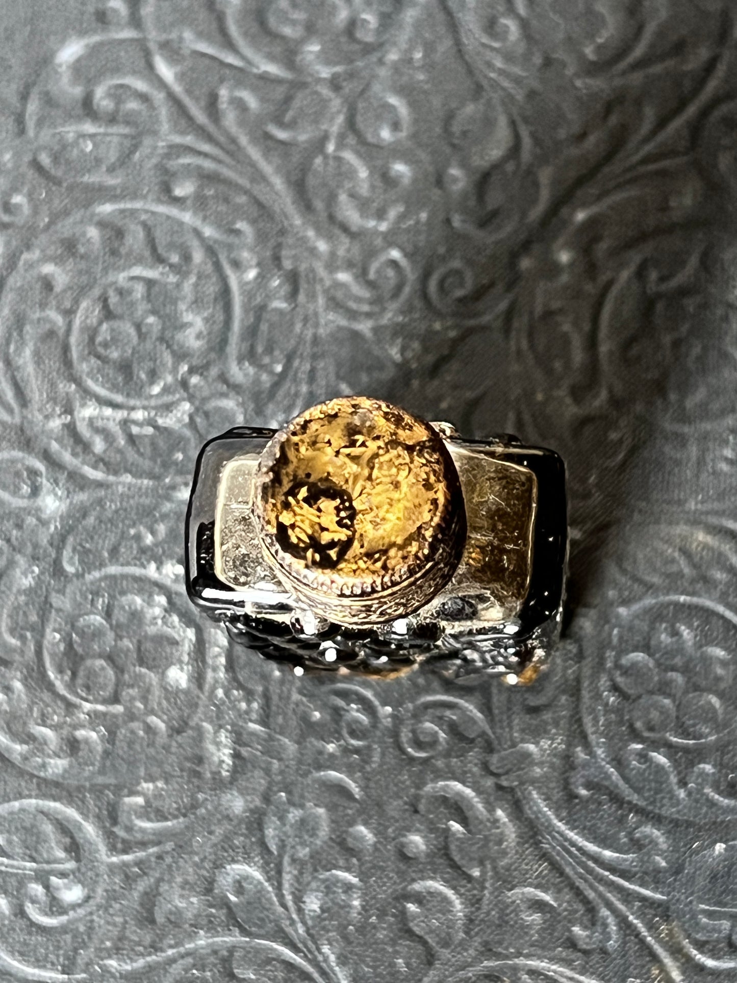 ★古い小瓶(アンバー)