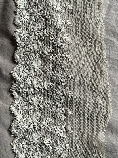 チュール刺繍レース
